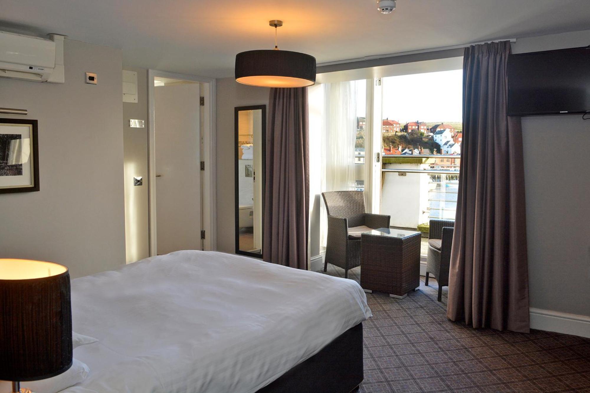 The Angel Hotel Wetherspoon Уитби Екстериор снимка