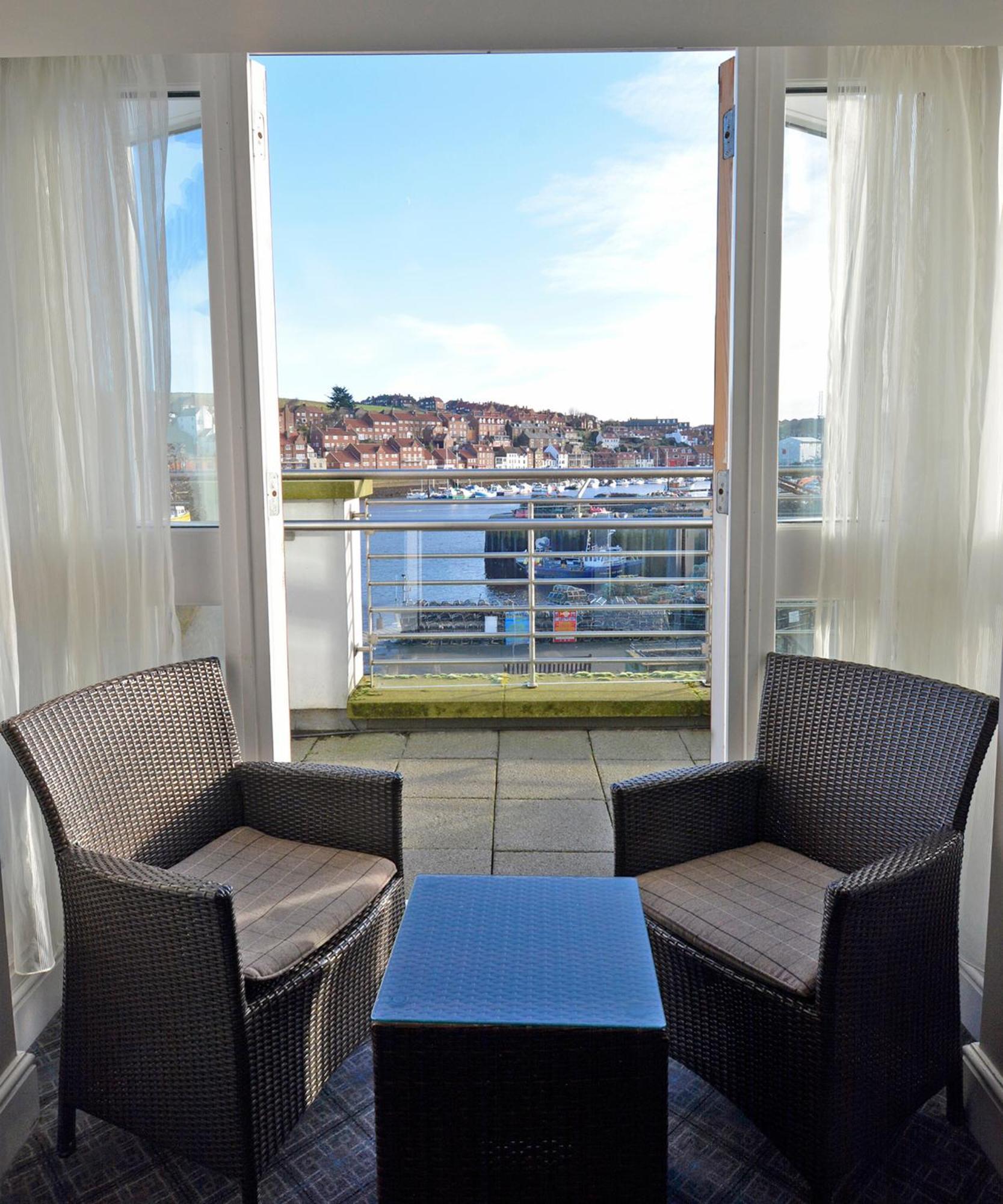 The Angel Hotel Wetherspoon Уитби Екстериор снимка