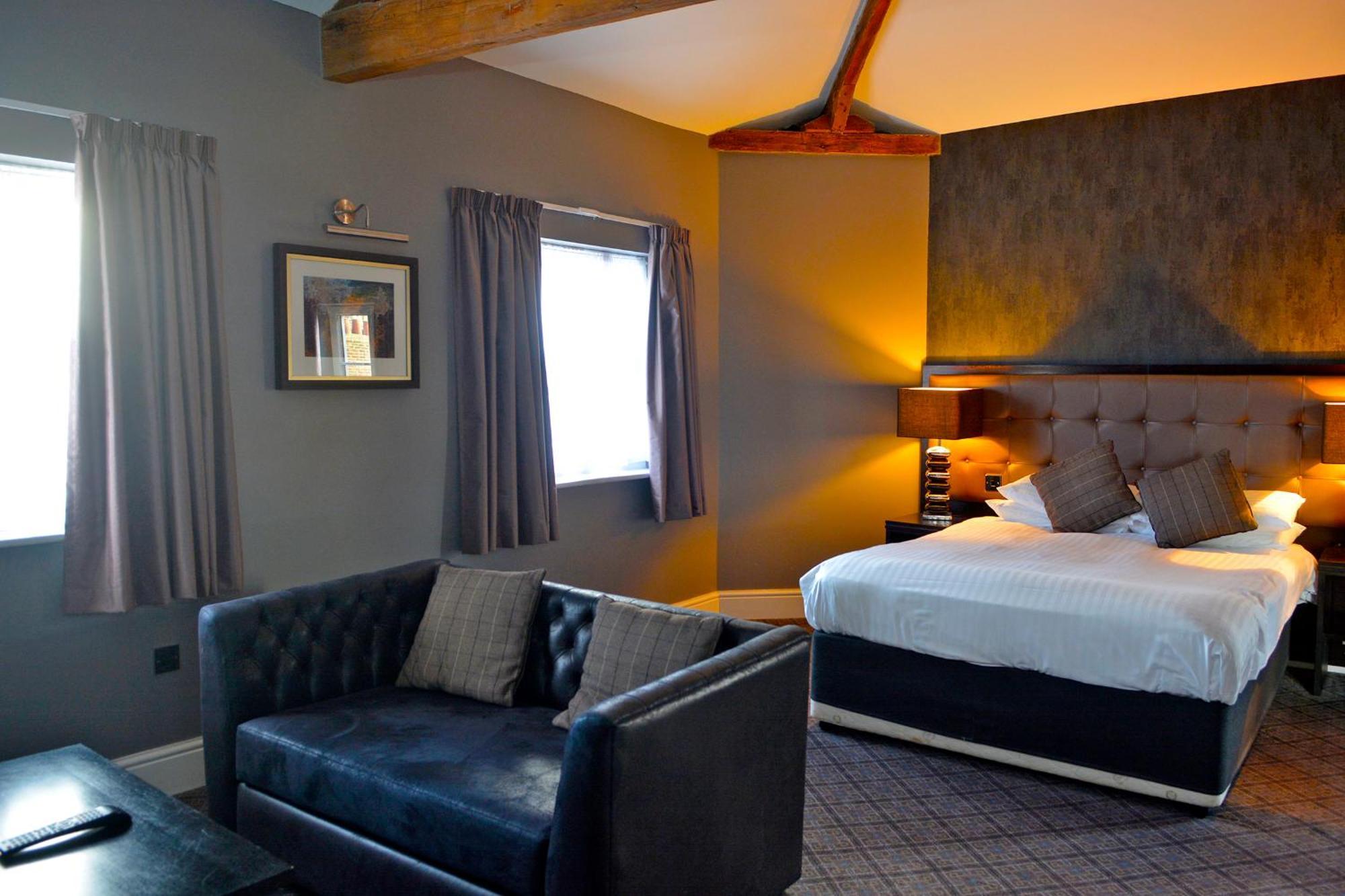 The Angel Hotel Wetherspoon Уитби Екстериор снимка