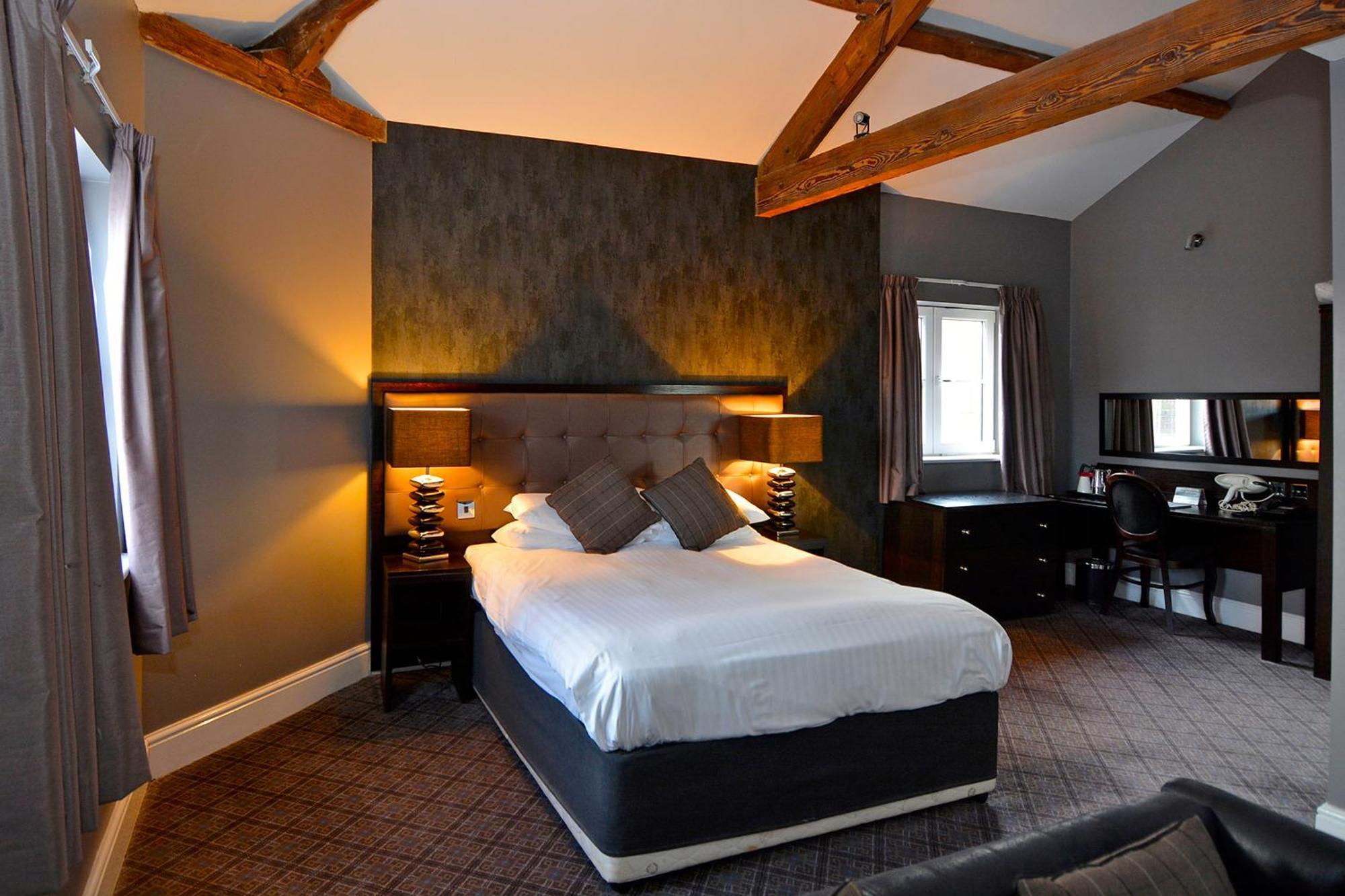 The Angel Hotel Wetherspoon Уитби Екстериор снимка