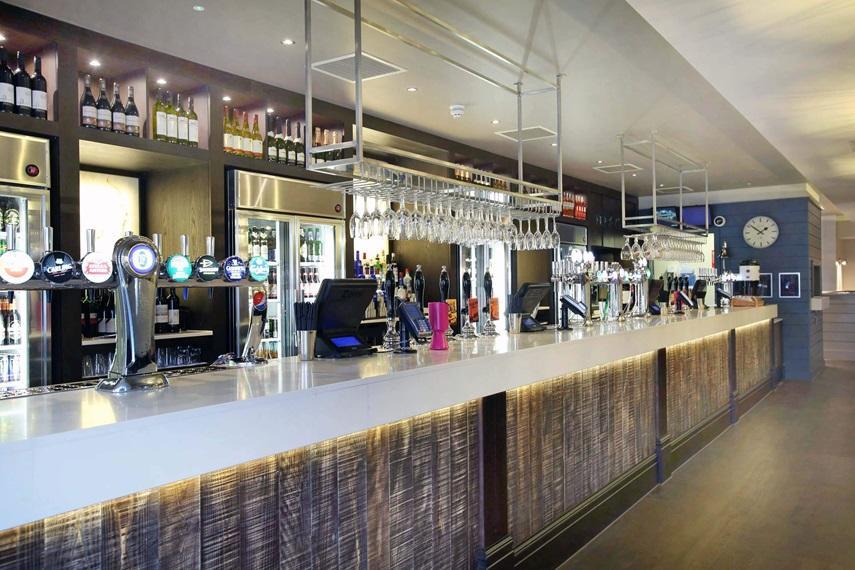 The Angel Hotel Wetherspoon Уитби Екстериор снимка