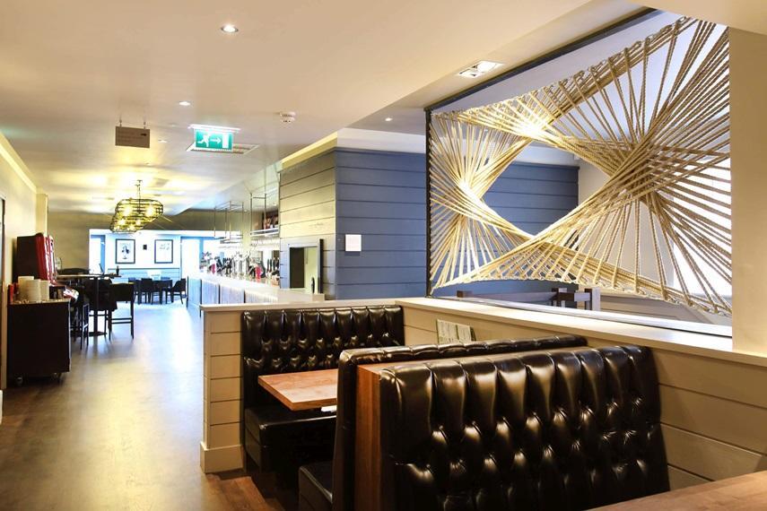 The Angel Hotel Wetherspoon Уитби Екстериор снимка