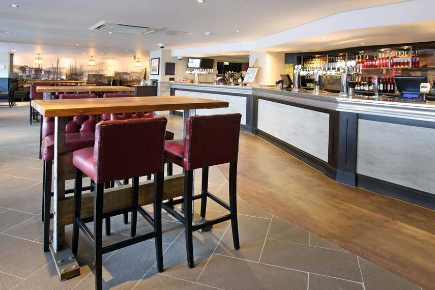 The Angel Hotel Wetherspoon Уитби Екстериор снимка