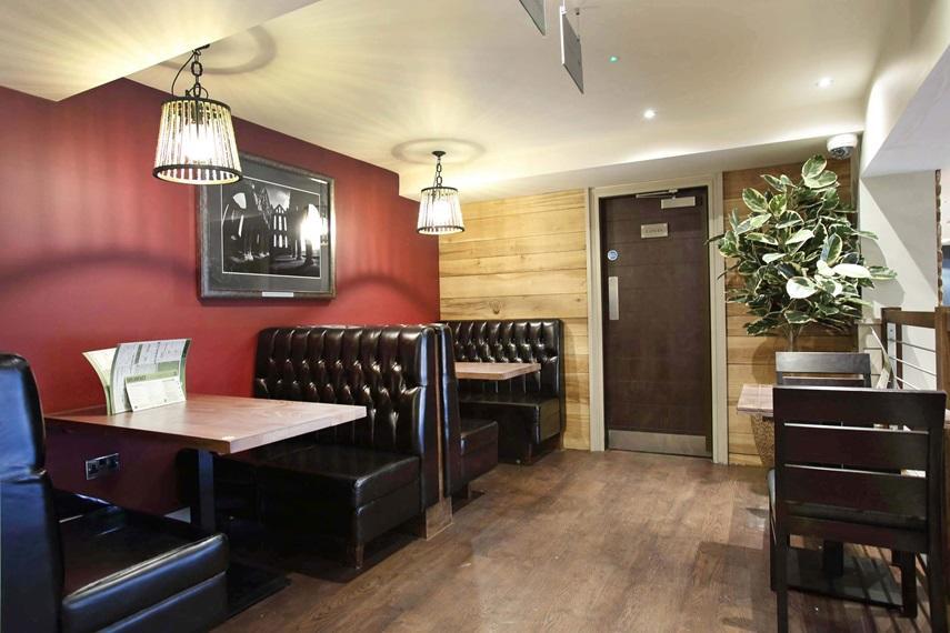 The Angel Hotel Wetherspoon Уитби Екстериор снимка