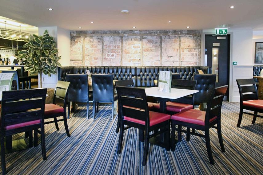 The Angel Hotel Wetherspoon Уитби Екстериор снимка