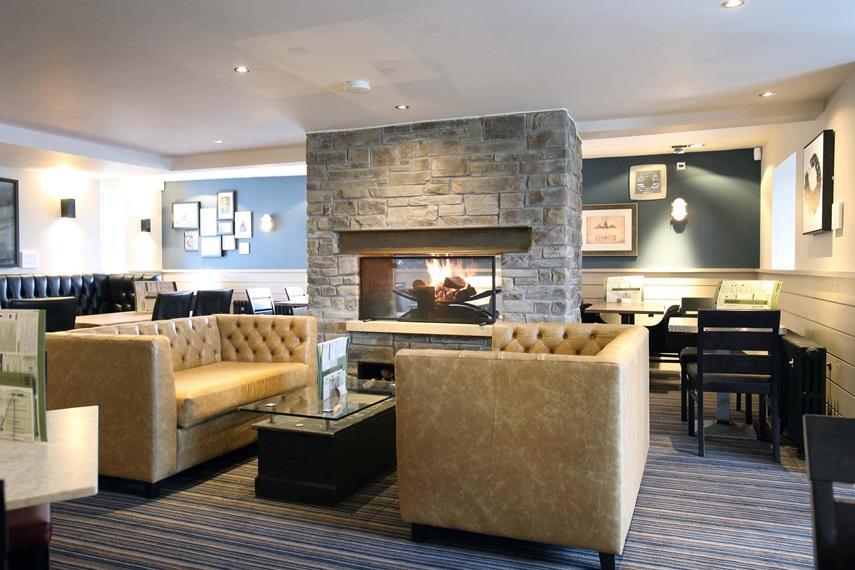 The Angel Hotel Wetherspoon Уитби Екстериор снимка